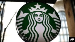Gerai kopi Starbucks yang berlokasi di pusat kota Pittsburgh pada 24 Maret 2018. (Foto: AP/Gene J. Puskar)