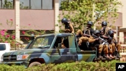 Militaires de l’armée burkinabè à Ouagadougou, au Burkina Faso, le 2 mars 2018. 