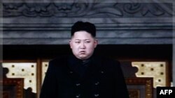 Şimali Koreya hökuməti xalqı Kim Conq-un ətrafında "canlı qalxan" yaratmağa səsləyir