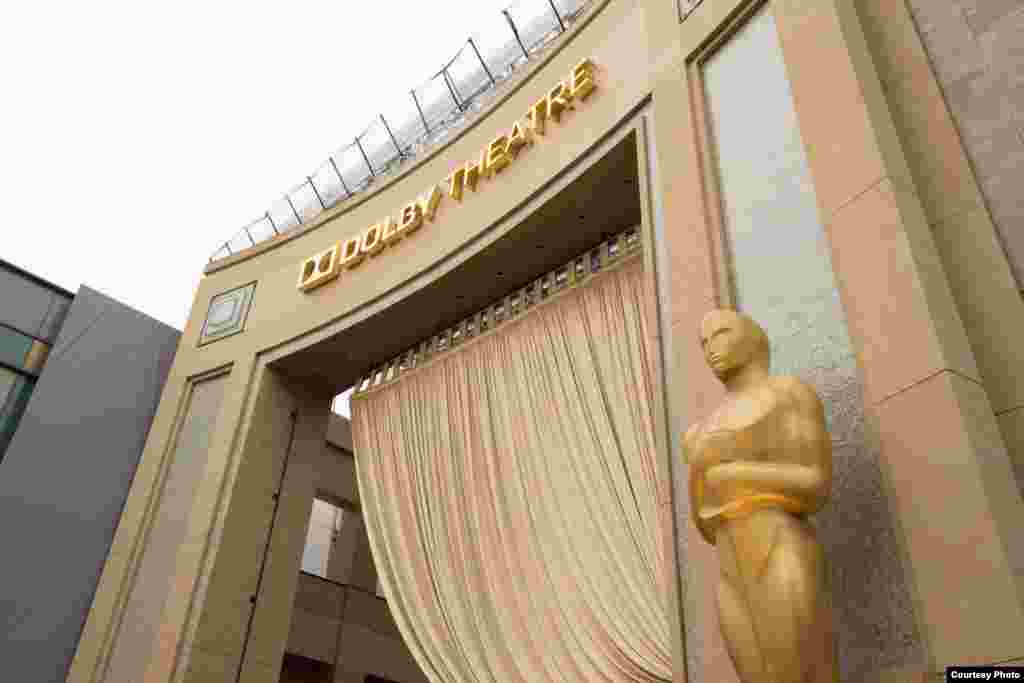 Atmosfer karpet merah di Dolby® Theatre di Hollywood, California (2/3).