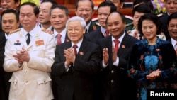 (Từ trái sang) Chủ tịch nước Trần Đại Quang, Tổng Bí thư Nguyễn Phú Trọng, Thủ tướng Nguyễn Xuân Phúc và Chủ tịch Quốc hội Nguyễn Thị Kim Ngân tại Đại hội XII, ngày 28/1/2016.