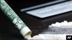 Agé de 73 ans, l'homme vendait de la drogue à Bruxelles, en Belgique. 
