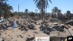 Le camp d'entrainement du groupe Etat islamique bombardé par l'aviation américaine à Sabrata, le vendredi 19 février 2016. Photo (Sabratha Municipal Council via AP) 