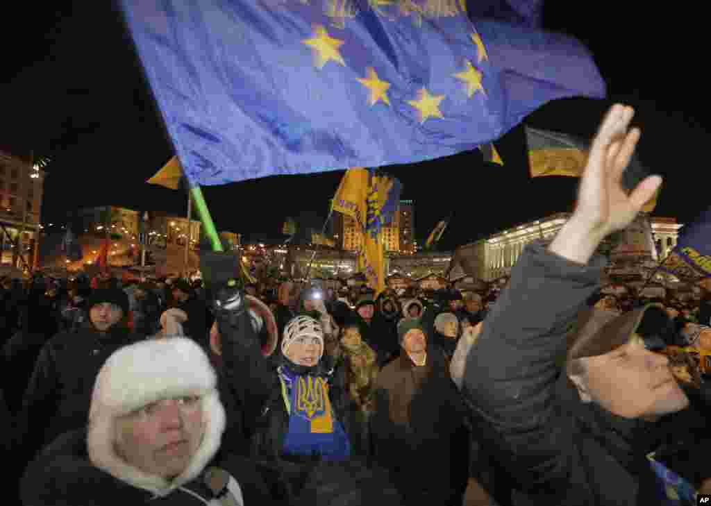 Pro-European Union activists gather during a rally in Independence Square in Kyiv, Dec. 10, 2013.