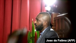 José Filomeno dos Santos, fils de l'ancien président de l'Angola, José Eduardo dos Santos, devant le tribunal en décembre 2019. (Photo by Joao da Fatima / AFP)