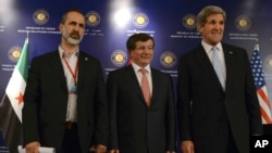 U.S. Secretary of State John Kerry, right, Turkish FM Davutoglu, center, and Syrian opposition leader Moaz al-Khatib pose for photos after a "Friends of Syria" group meeting, April 21, 2013, in Istanbul, Turkey.
