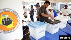 ባለፈው ረቡዕ እኤአ ጥቅምት 28፣ መራጮች በታንዛኒያ ዳሬሰላም ለፕሬዝዳንታዊና የተወካዮች ምክር ቤት እጩዎች ድምጻቸውን ሲሰጡ 