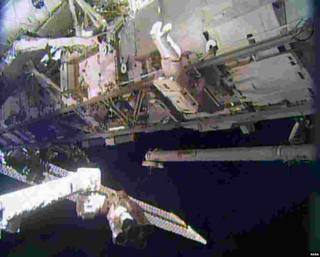 In this image made from video provided by NASA, astronaut Rick Mastracchio performs a space walk outside the International Space Station, Dec. 21, 2013. 
