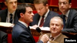 French PM Manuel Valls (L) speaks at the start of a parliament debate on a constitutional reform bill that would make it easier to decree a state of emergency, at the National Assembly in Paris, Feb. 5, 2016.