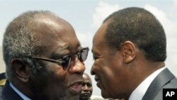 Ivorian president Laurent Gbagbo (L) and Burkina Faso's president Blaise Compaore meet at the airport in Abidjan on 22 Feb, 2010 after Campaore arrived to act as a mediator in Ivory Coast's political crisis (file photo)