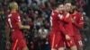 'Yan Wasan Liverpool suna taya Henderson(tsakiya) murnar zura kwallo ta uku da ta ba su nasara akan AC Milan.