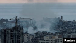 Dim se nadvija nad Dahiyeh u južnim predgrađima Bejruta nakon izraelskih zračnih napada, usred tekućih neprijateljstava između Hezbolaha i izraelskih snaga, iz Sin El Fila, Liban, 10. oktobra 2024.