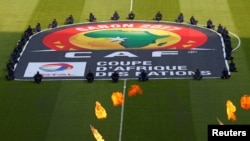 Le logo de la Confédération africaine de football aperçu sur le terrain lors de la cérémonie de lancement de la CAN 2017 au stade de Franceville, Gabon, 14 janvier 2017.