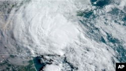 Foto satelit menunjukkan Badai Tropis Bertha sedang mendekati pantai South Carolina, 27 Mei 2020.