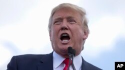 Le candidat républicain à l'élection présidentielle, Donald Trump, prend la parole à Capitol Hill, à Washington, le 9 septembre 2015.