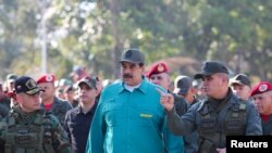 Le président vénézuélien Nicolas Maduro, en compagnie de responsables militaires à Valence, 27 janvier 2019. 