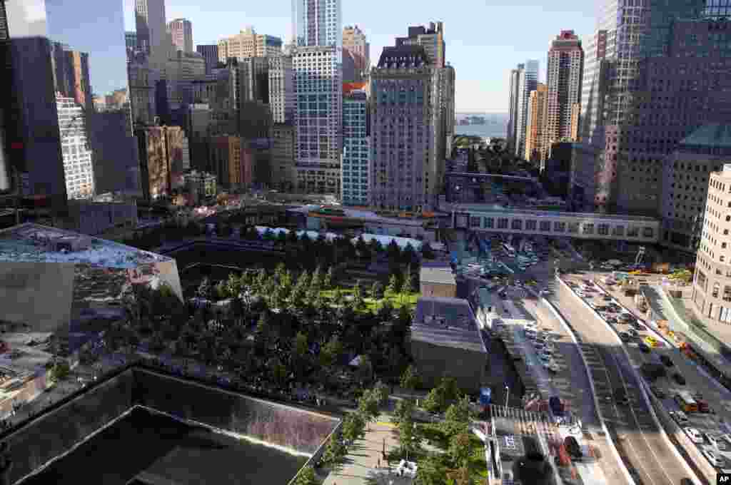 Friends and relatives of the victims of the September 11 terrorist attacks attend a ceremony marking the 11th anniversary of the attacks, New York, September 11, 2012.