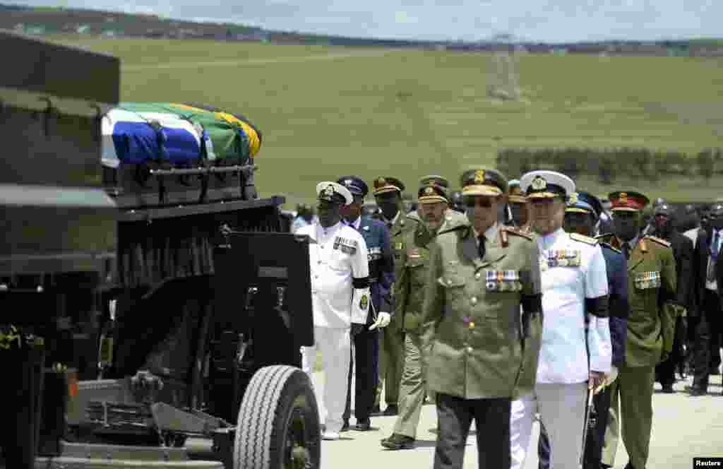 The coffin of Nelson Mandela is taken to the burial site in Qunu, Dec. 15, 2013. 