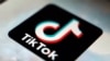 Le logo de l'application TikTok est visible sur l'écran d'un smartphone le 28 septembre 2020 à Tokyo.