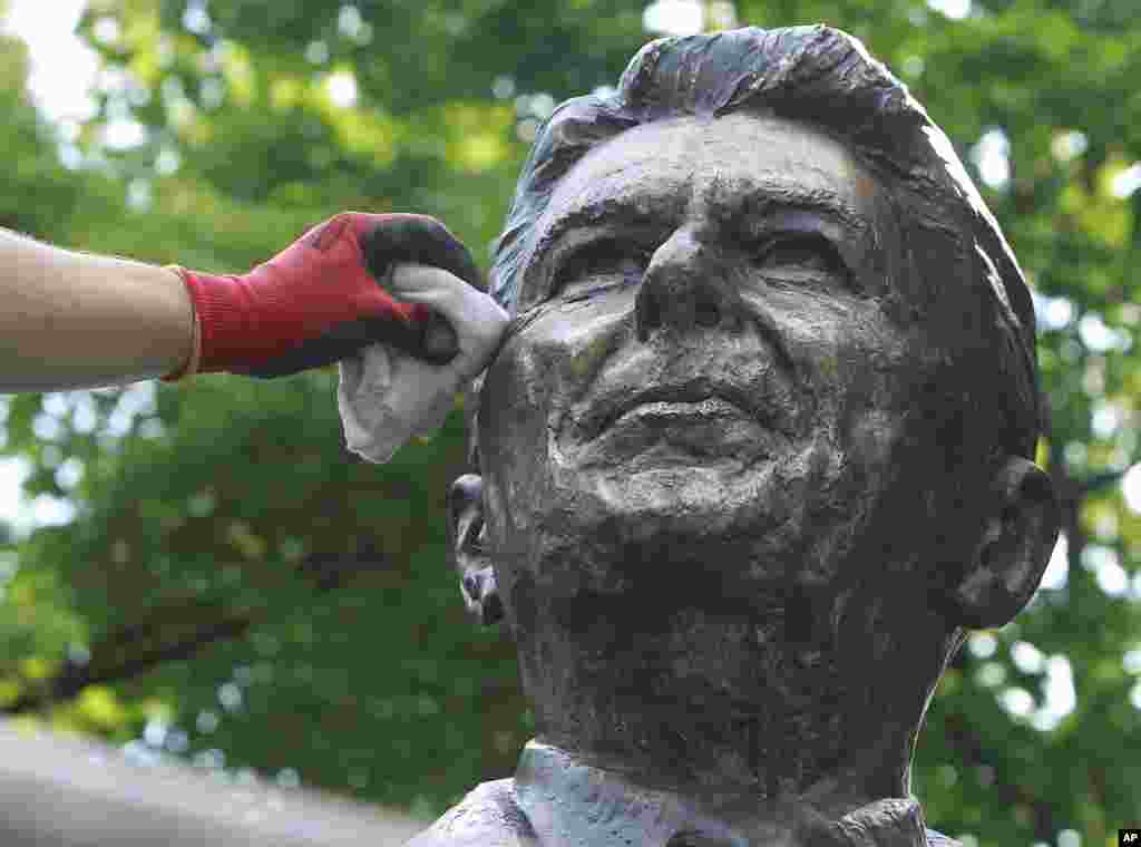 Cleaner Adam Gawronski polishes the bronze monument of former U.S. President Ronald Reagan in downtown Warsaw, Poland ahead of the NATO summit to be held in Warsaw in July, to be attended by President Barack Obama, and ahead of the June 5 anniversary of Reagan's death.
