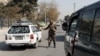 Talibanski borac na kontrolni punktu u Kabulu, Afganistan, 27. studenog 2021.