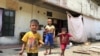 Anak-anak pengungsi etnis Muslim-Rohingya yang tinggal di kamp pengungsian di Medan, Sumatra Utara, Senin, 17 Juni 2019. (Foto: Anugrah Andriansyah/VOA)