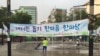 30일 서울 왕십리 광장에서 새터민돕기 장학금 바자회가 열리고 있다. 