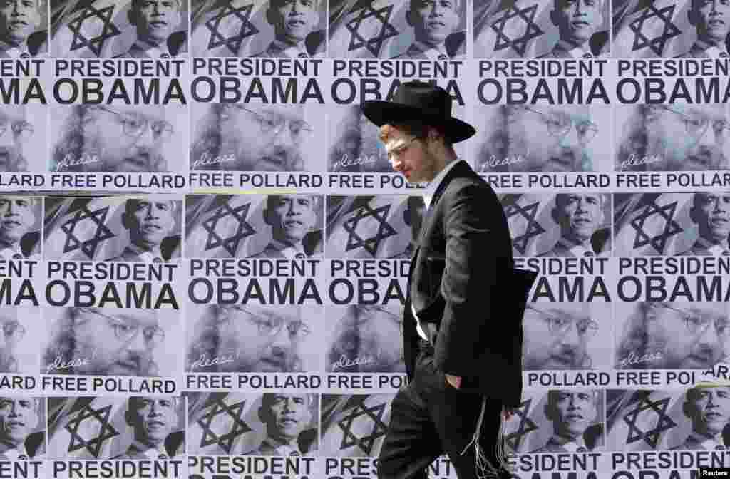 Posters calling for Obama to free Jonathan Pollard from a U.S. prison on display in Jerusalem, March 20, 2013.