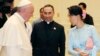 En Birmanie, le pape évite d'évoquer directement les Rohingyas