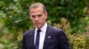 លោក Hunter Biden ចាកចេញពី​តុលាការ​ព្រហ្មទណ្ឌ នៅទីក្រុង Wilmington រដ្ឋ Delaware សហរដ្ឋអាមេរិក នាថ្ងៃទី១១ ខែមិថុនា ឆ្នាំ២០២៤។ 