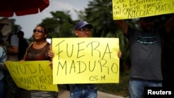 Des venezuéliens attendant l'arrivée de l’aide humanitaire internationale, près du pont transfrontalier Tienditas entre la Colombie et le Venezuela, à Cucuta, en Colombie, le 7 février 2019. REUTERS / Marco Bello 