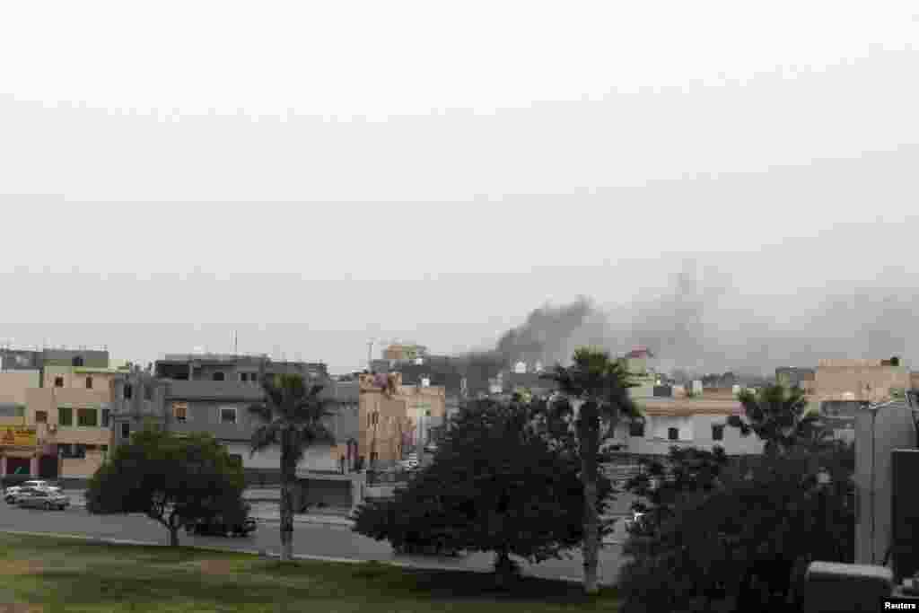 Heavily armed gunmen stormed into Libya's parliament on Sunday, May 18 after attacking the building with anti-aircraft weapons and rocket-propelled grenades, witnesses and residents said, Tripoli, May 18, 2014. 