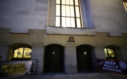 Pengadilan Old Bailey, di London, Inggris, 4 Januari 2021. (REUTERS / Hannah McKay)