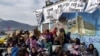 Des migrants manifestent à Lesbos, Grèce, le 19 avril 2018.