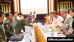 လက်နက်ဖြုတ်သိမ်းရေး နှစ်ဘက်ဆွေးနွေး (မတ် ၁၈၊ ၂၀၁၅)