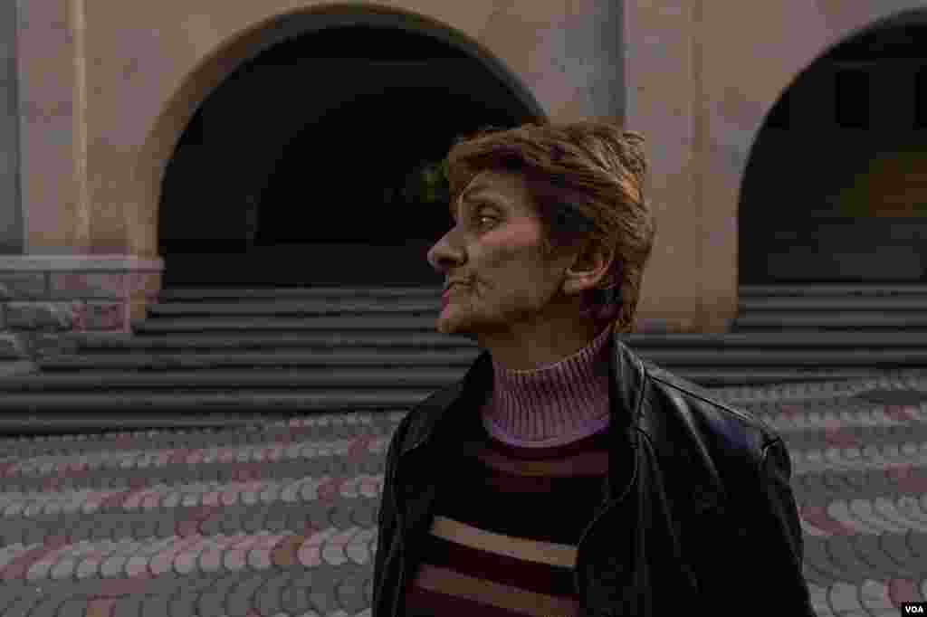 Nina, 72, said she didn&#39;t trust the Friday cease-fire that ended in bombings by evening, in Nagorno-Karabakh, Oct. 10, 2020. (Yan Boechat/VOA) 