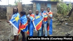 Les militants de la Lucha posent pour la photo après leur sortie de prison, à Goma, le 26 juillet 2016
