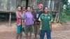 Paskalis (ke-2 dari kanan) bersama keluarganya di Papua (Dok: Paskalis Kaipman)