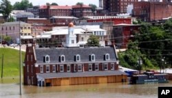 De nombreuses maisons inondées dans le bassin du Mississippi