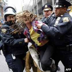 “Wall Street-i Tutun” hərəkatı yayılmaqda davam edir (video)