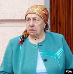 Maria, 81, angry with Kyiv for anti-separatist campaign, May11, 2014 (Jamie Dettmer/VOA)