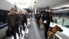 中国武警在深圳火车站巡逻