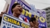 Người Philippines biểu tình tại thành phố Quezon, ngày 12/7/2024 kỷ niệm 8 năm Tòa án Trong tài Quốc tế bác bỏ các yêu sách của Trung Quốc trên Biển Đông.
