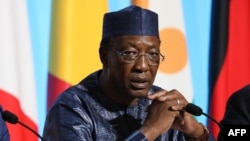 Le président tchadien Idriss Deby au Palais de l'Elysée à Paris, le 28 août 2017.