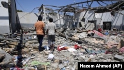 Serangan udara menghantam pusat penahanan migran di Tajoura, timur Tripoli, Libya, 3 Juli 2019 lalu (foto: dok). 