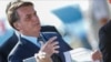 Presiden Brazil Jair Bolsonaro memegang secarik kertas berisi transkrip pesan WhatsApp dengan mantan menteri kehakiman Sergio Moro, di Istana Alvorada, Brasilia, Brazil, 4 Mei 2020.