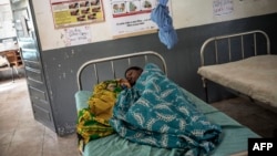 Une Mozambicaine et son nouveau-né à la maternité Murrupelane de Nacala, dans la province de Nampula, au Mozambique, le 5 juillet 2018.