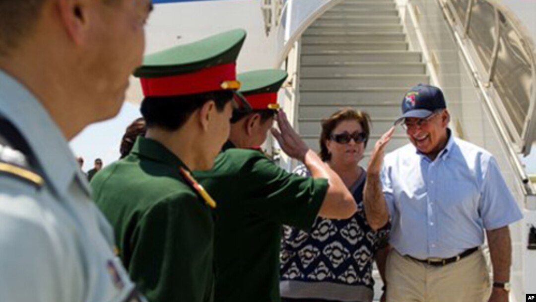 AQSh Mudofaa vaziri Leon Panetta Vyetnamga tashrif buyurdi.