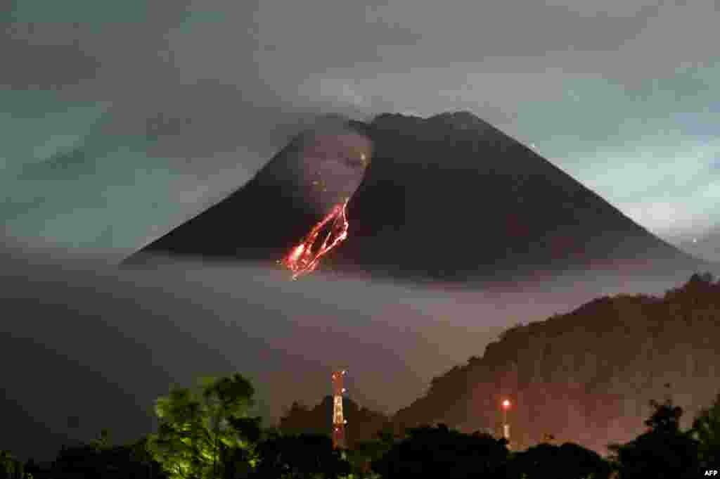 Lava flows down from the crater of Mount Merapi, Indonesia&#39;s most active volcano, as seen from Kaliurang in Yogyakarta.