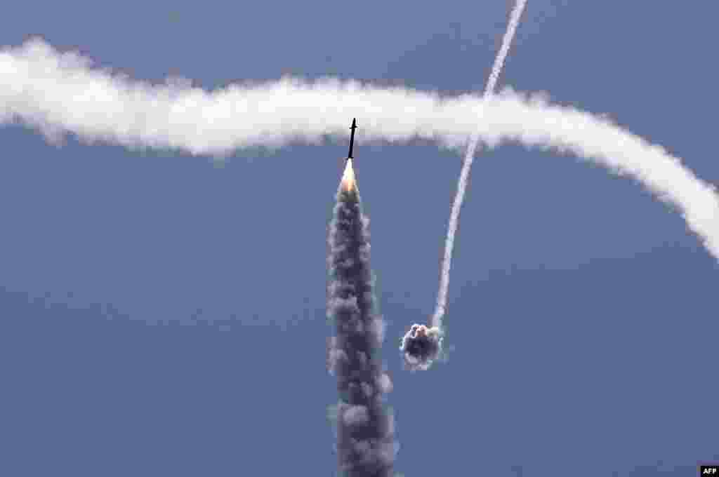 Israel&#39;s Iron Dome aerial defense system intercepts a rocket launched from the Gaza Strip, controlled by the Palestinian Hamas movement, above the southern Israeli city of Ashkelon.